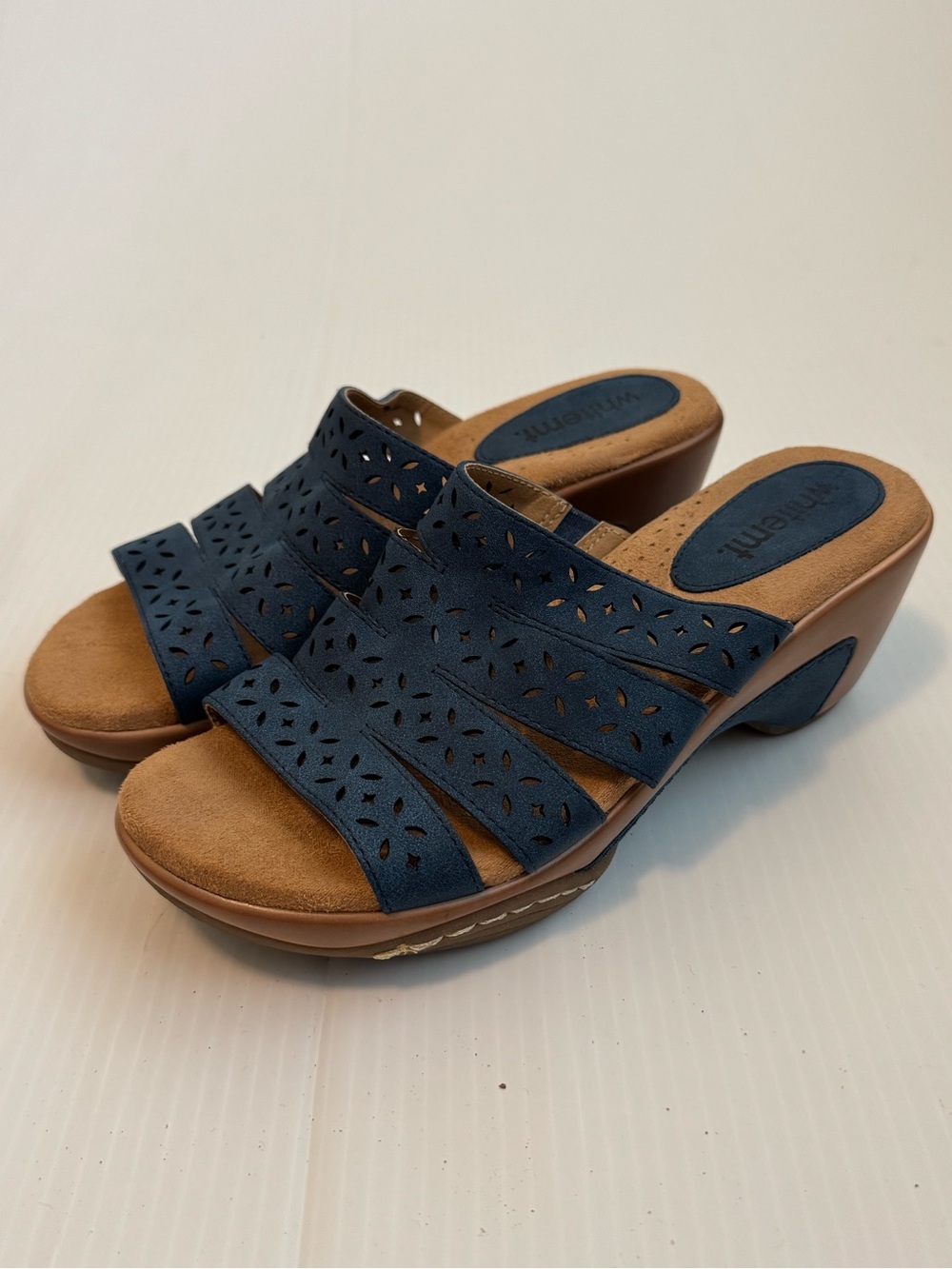 White Mountain Valora Navy Laser-Cut Leather Slide heeled sandals fits 7-7.5